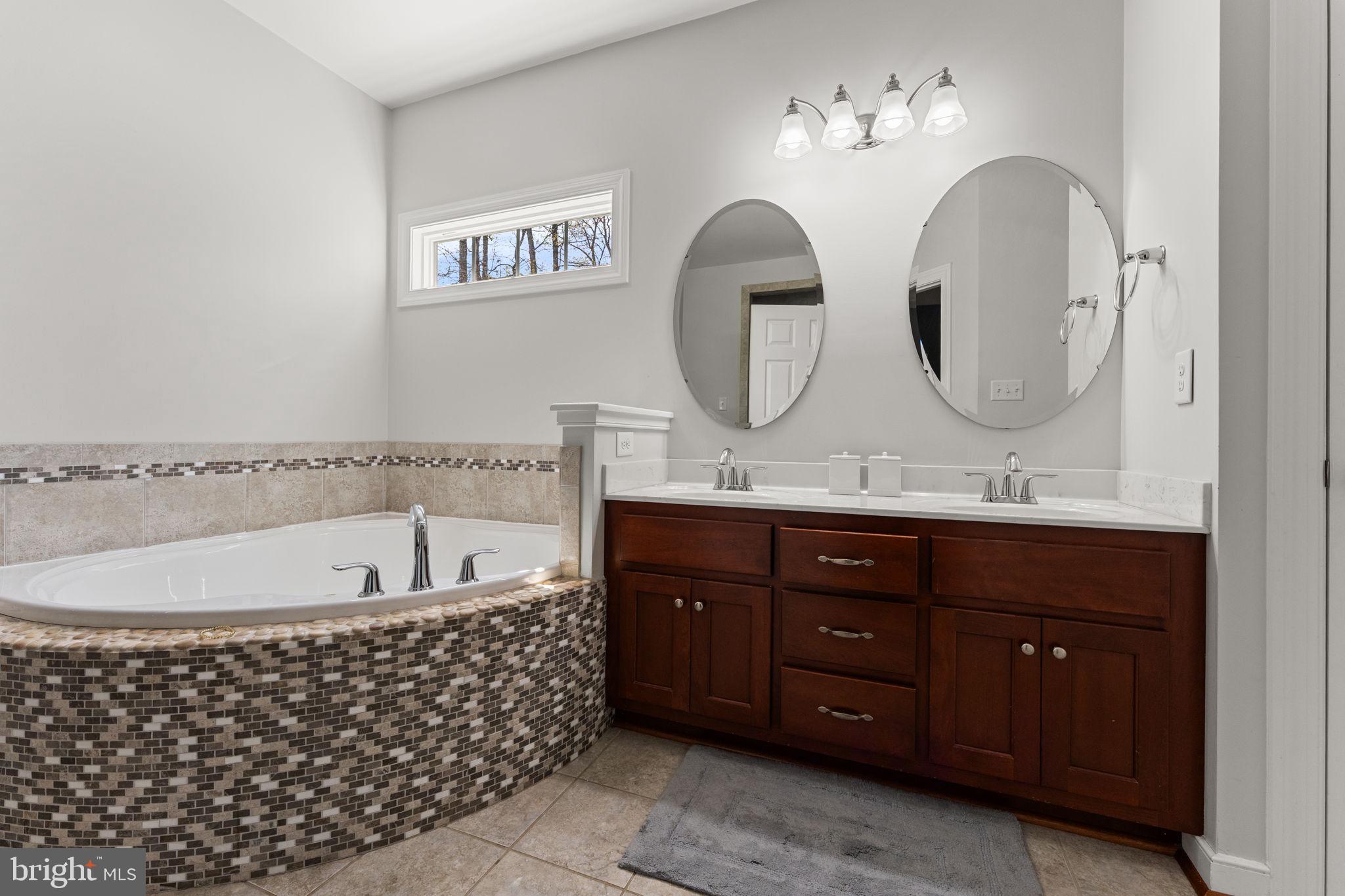 MOUNT LANDING - Residential