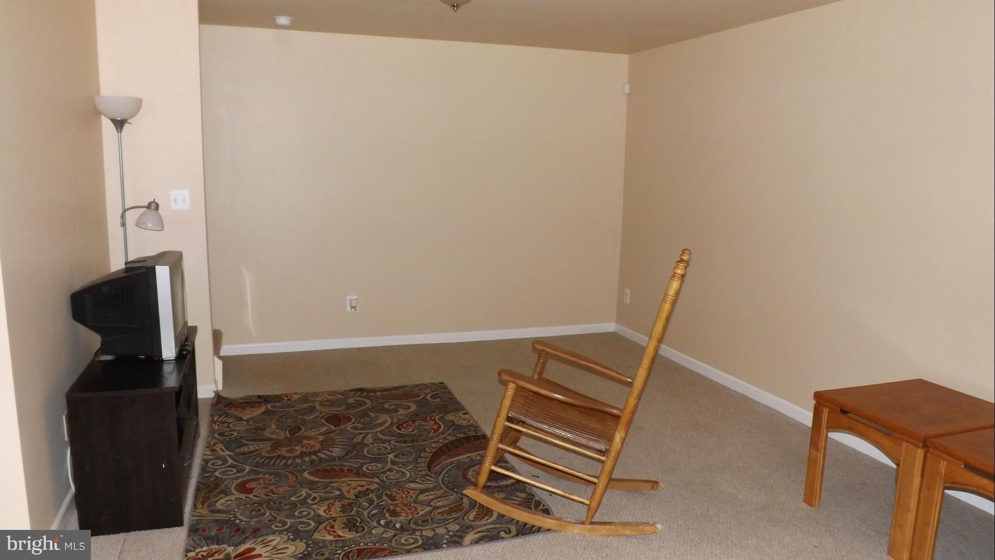 SOUTH LAWN - Residential