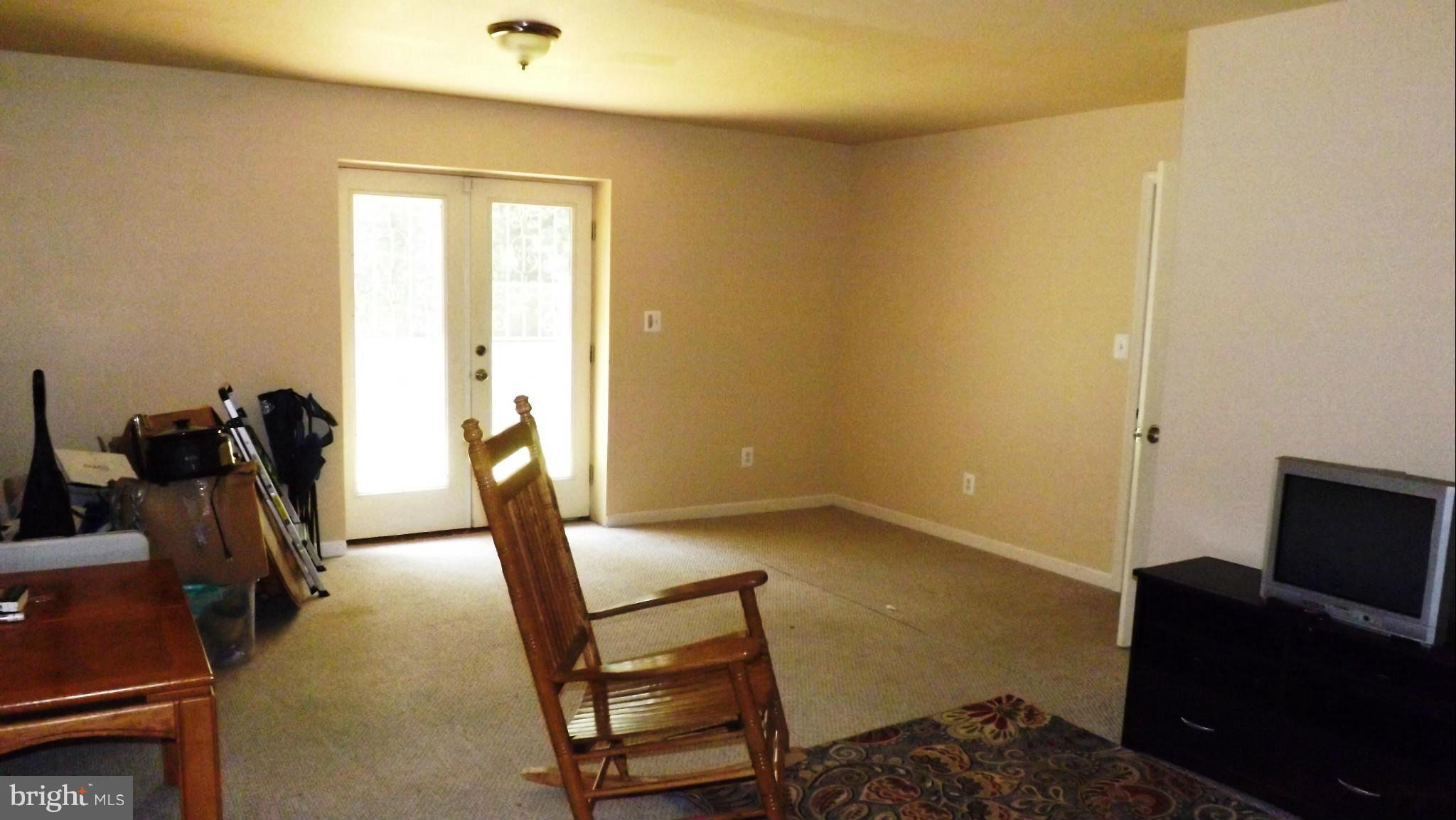 SOUTH LAWN - Residential