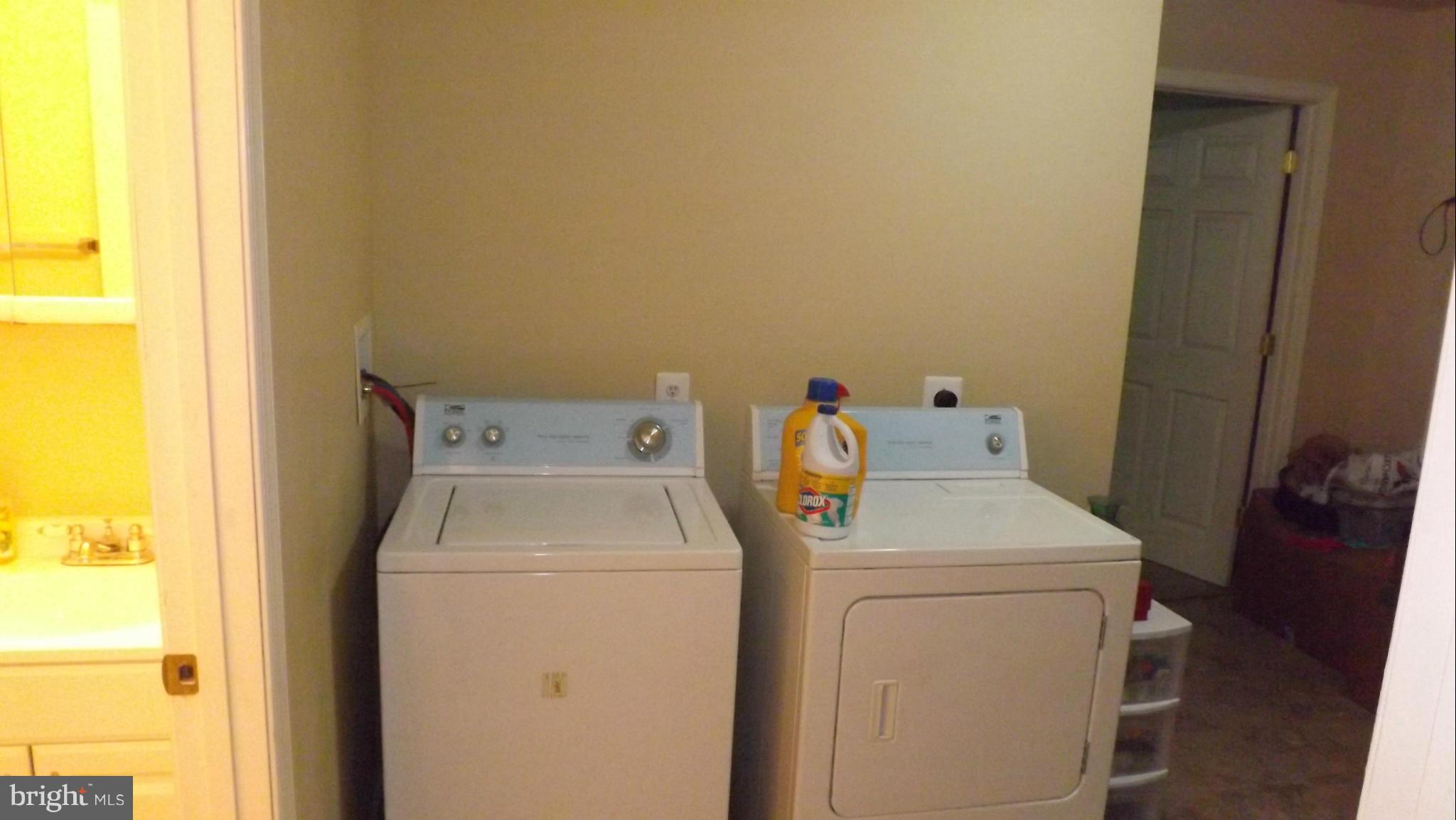 SOUTH LAWN - Residential