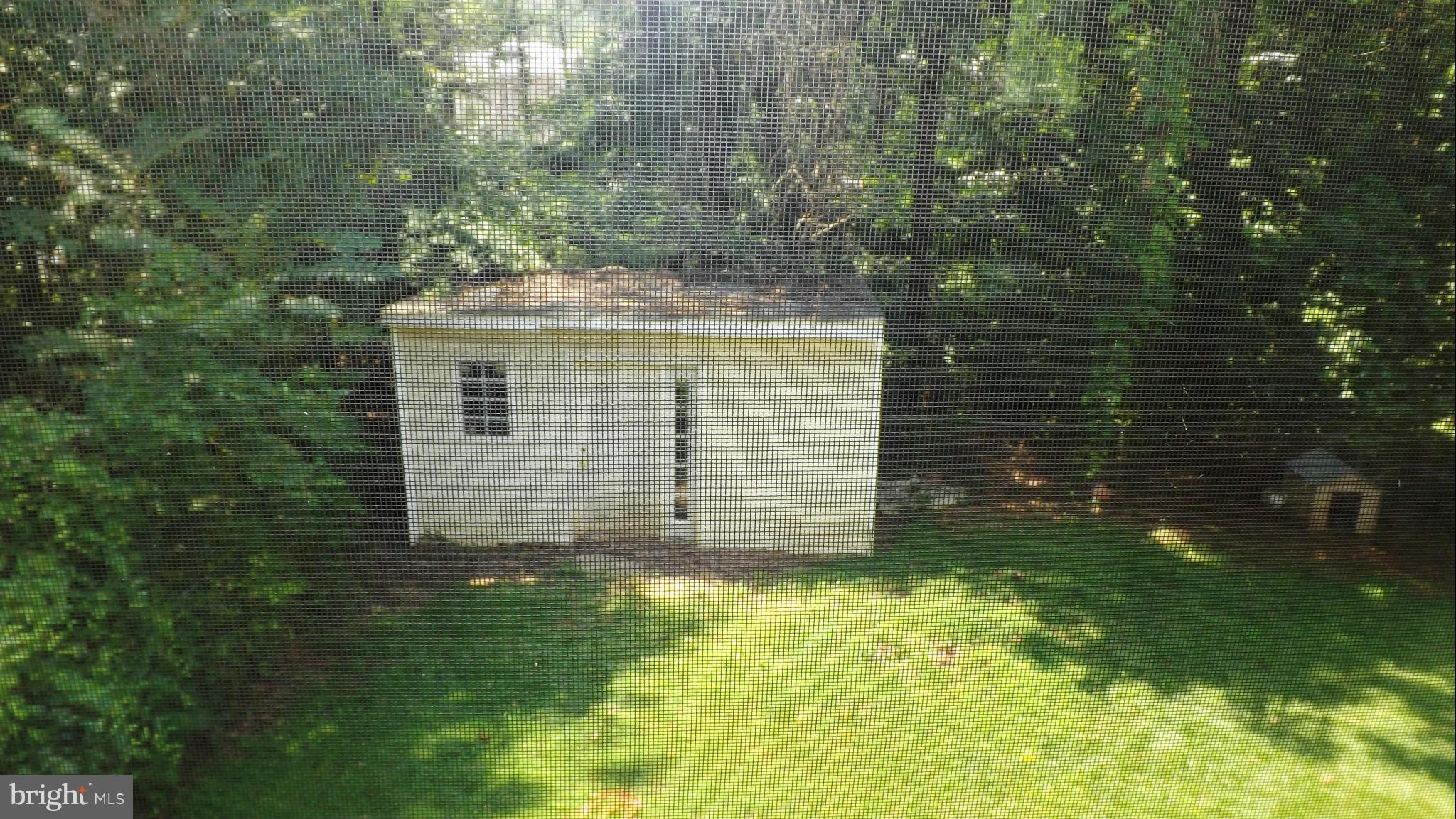 SOUTH LAWN - Residential