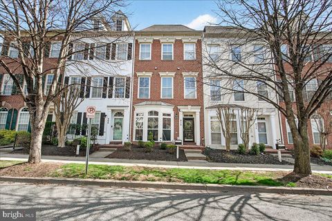 Townhouse For Rent - 910 Featherstone Street<br/> GAITHERSBURG, MD 20878