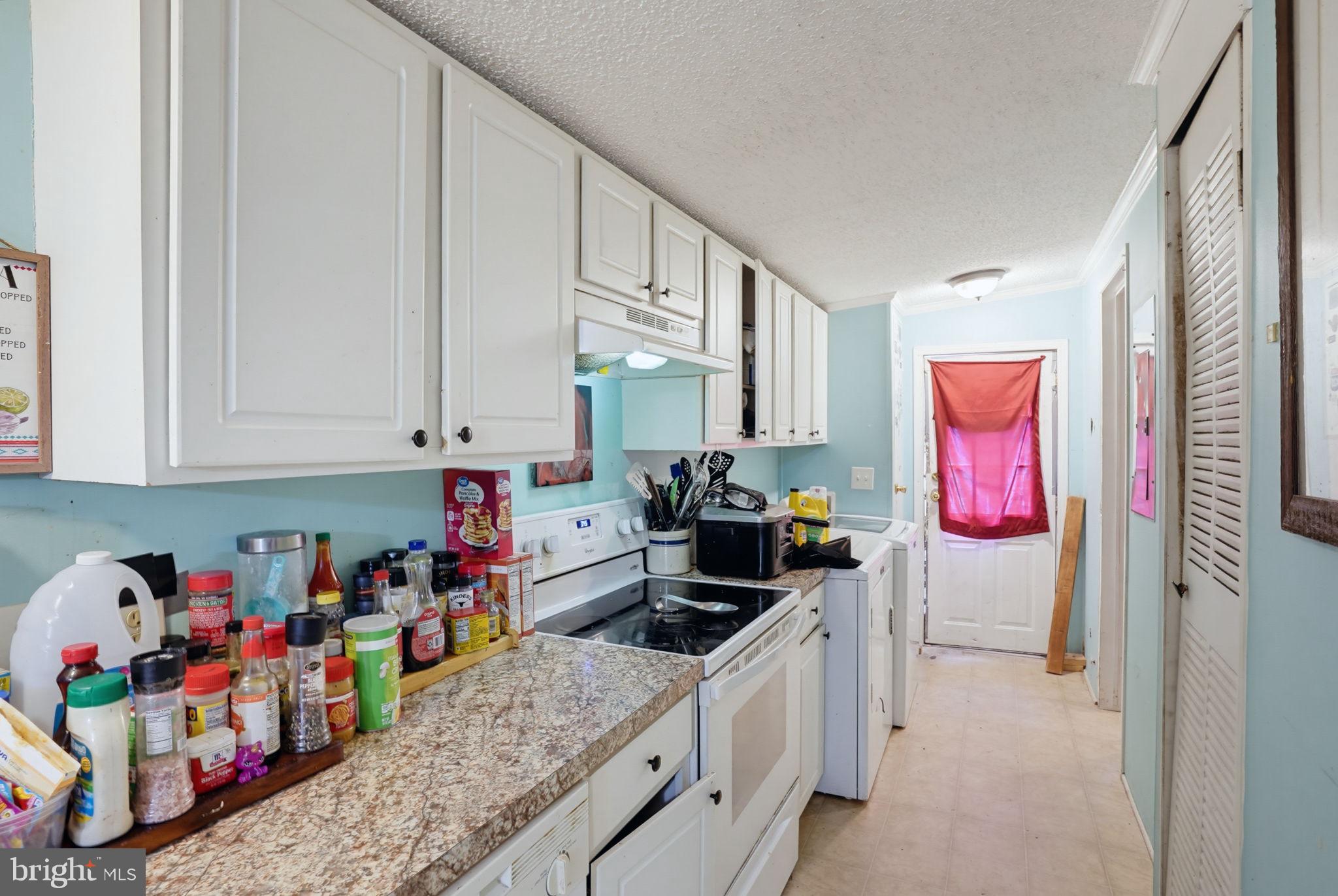24 WHITE PINE DRIVE