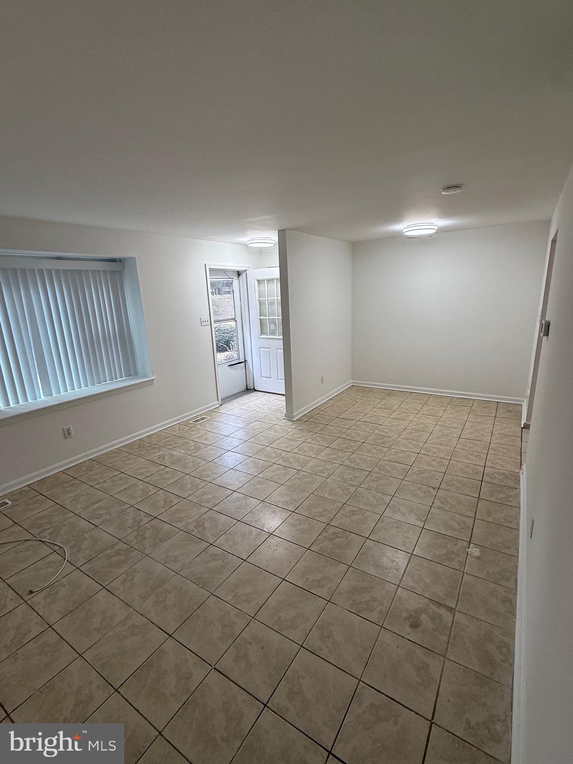 WHISKEY BOTTOM SQUARE - Residential Lease