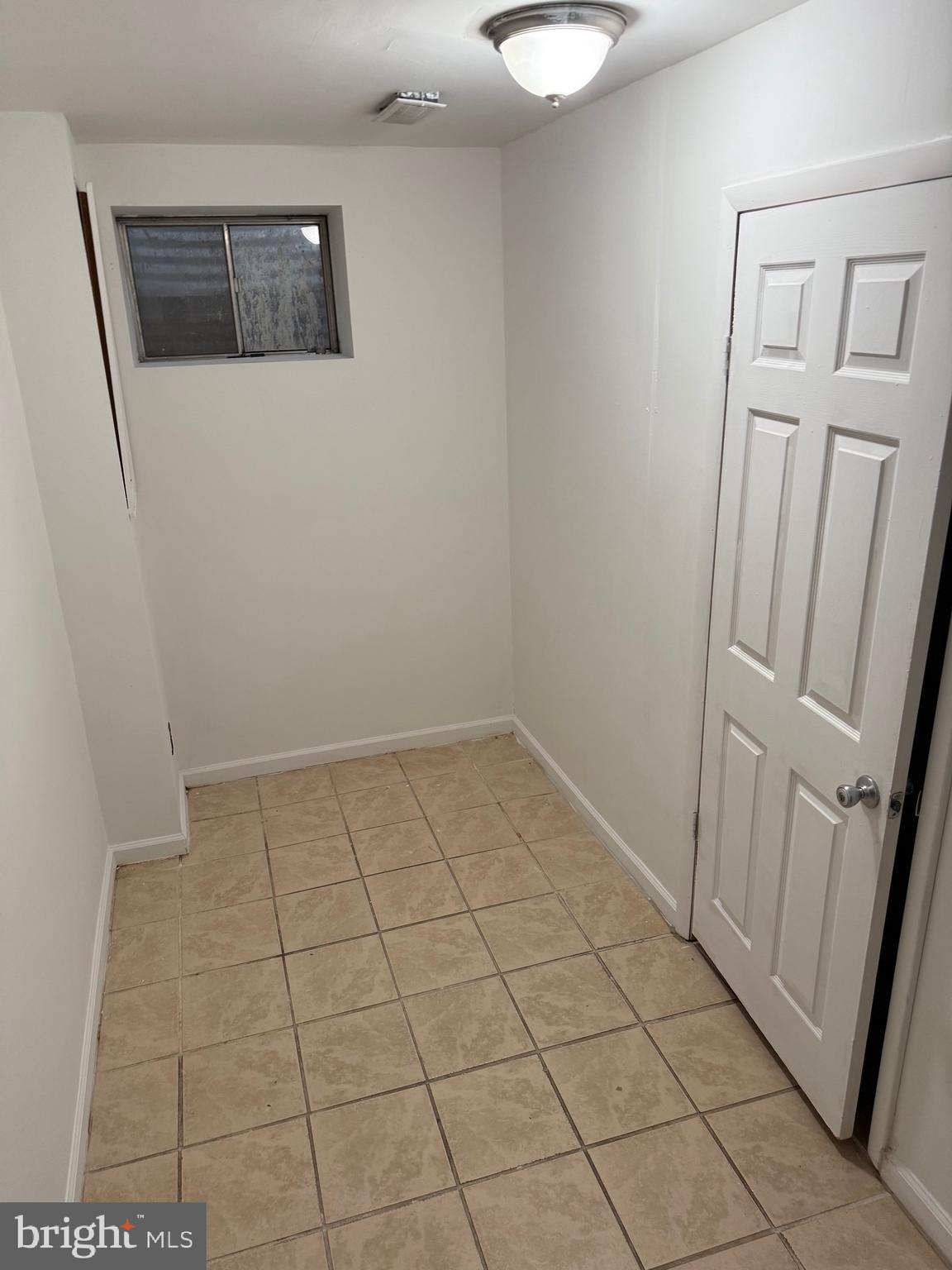 WHISKEY BOTTOM SQUARE - Residential Lease