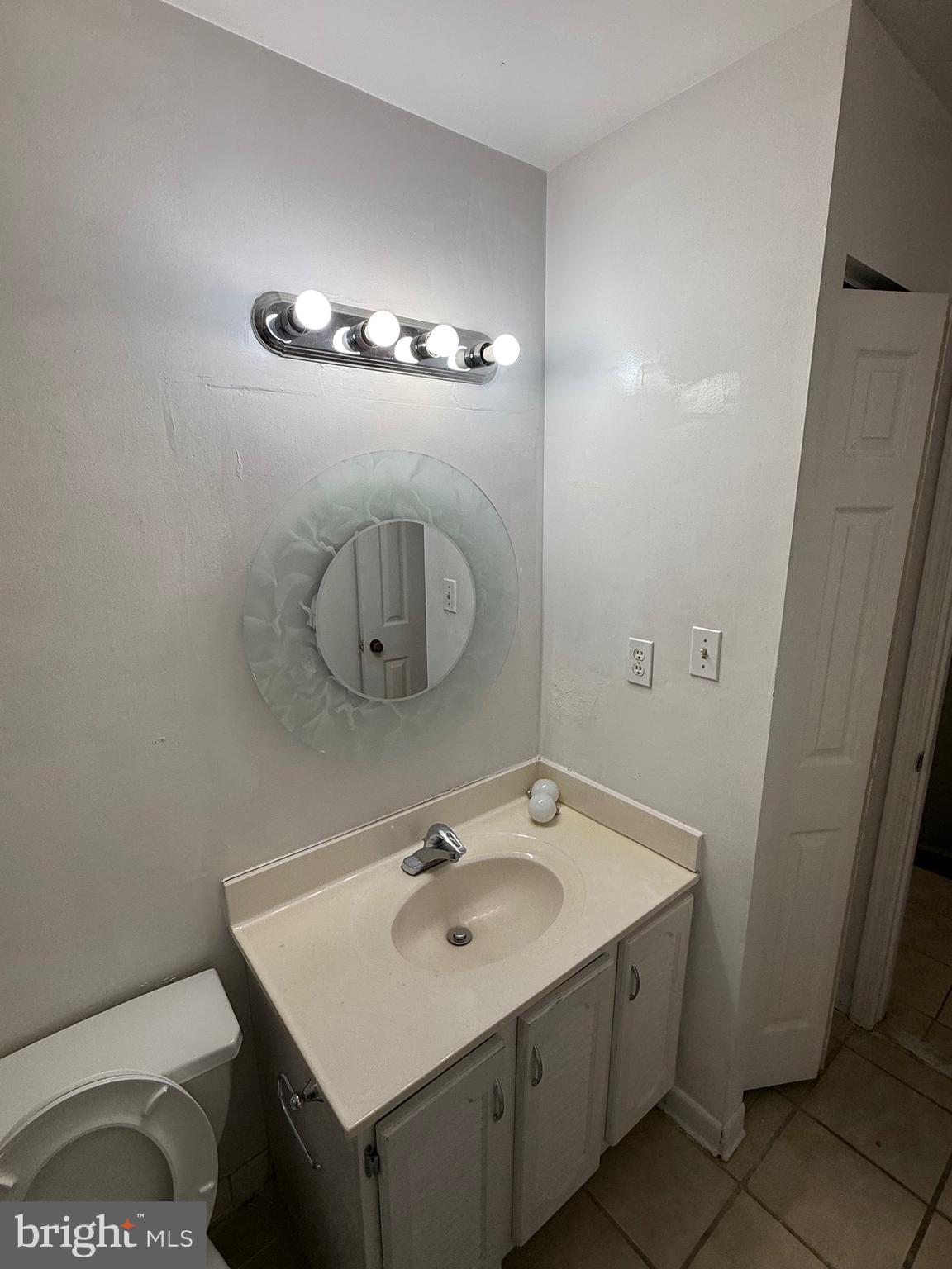 WHISKEY BOTTOM SQUARE - Residential Lease