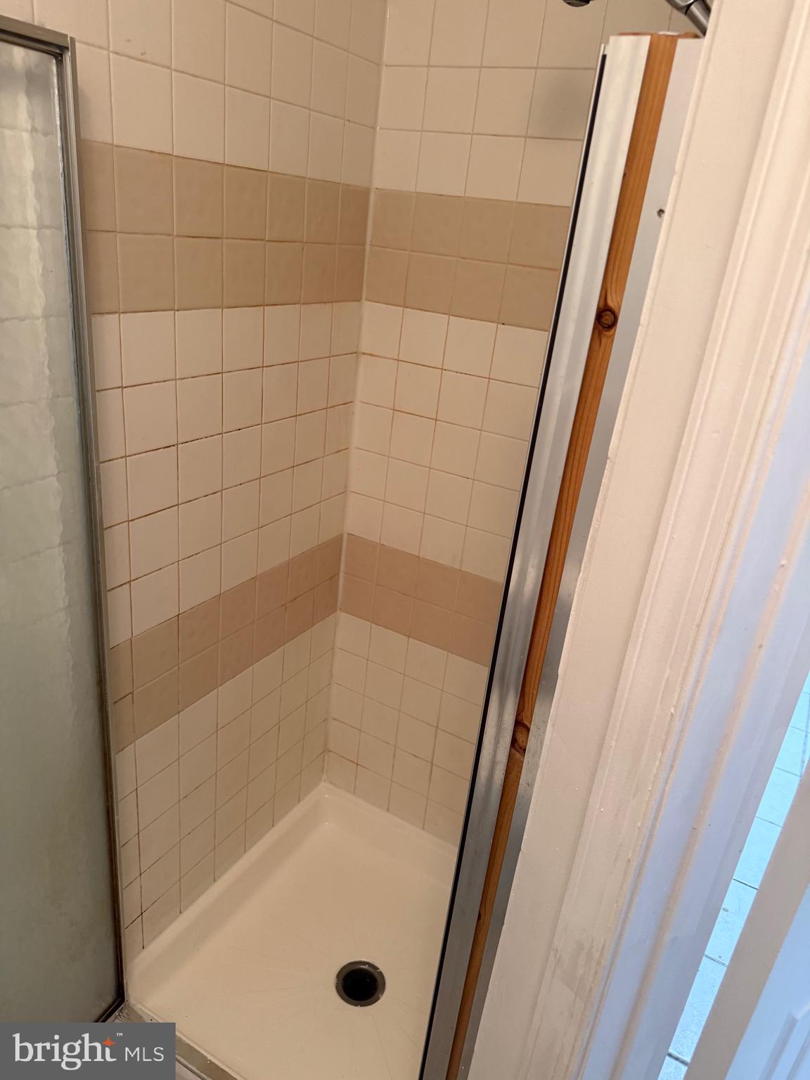 WHISKEY BOTTOM SQUARE - Residential Lease