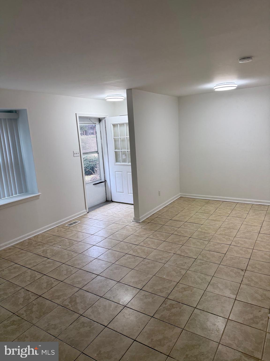 WHISKEY BOTTOM SQUARE - Residential Lease