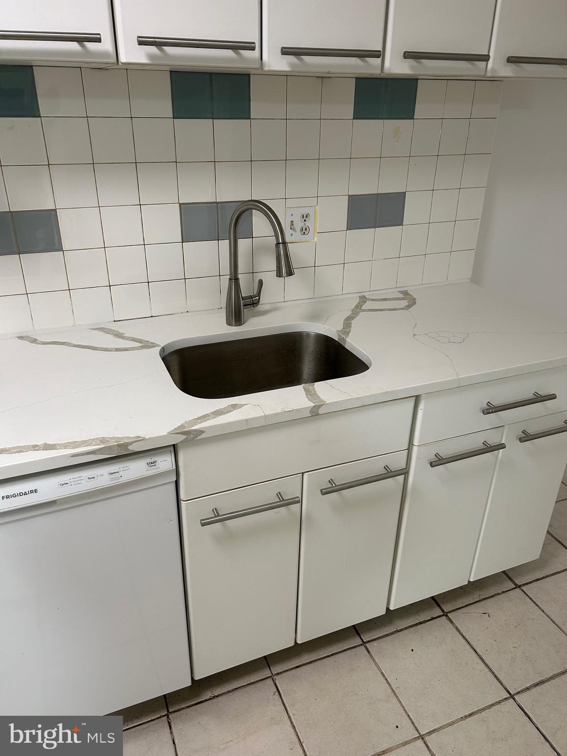 WHISKEY BOTTOM SQUARE - Residential Lease