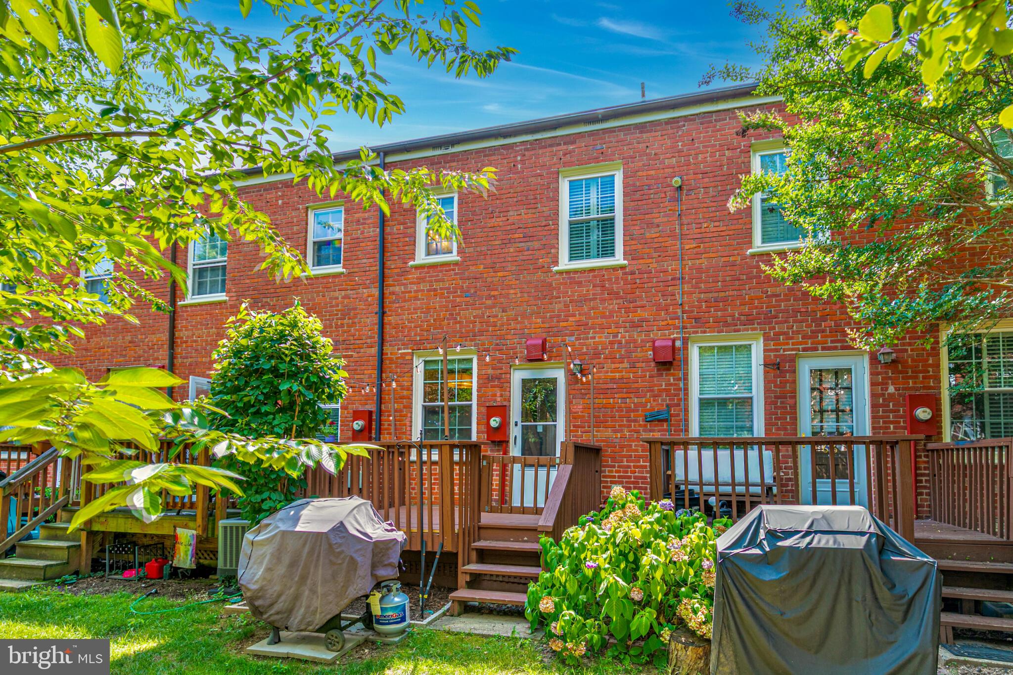 ARLINGTON VILLAGE - Residential Lease