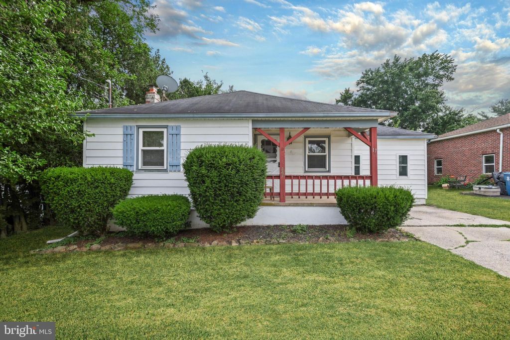 Photo of 17 Schoolhouse Lane, WINDSOR, PA 17366 (MLS # PAYK2084200)