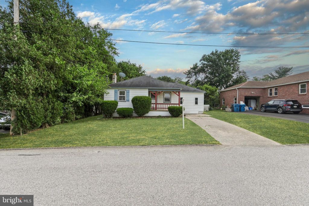 Photo of 17 Schoolhouse Lane, WINDSOR, PA 17366 (MLS # PAYK2084200)