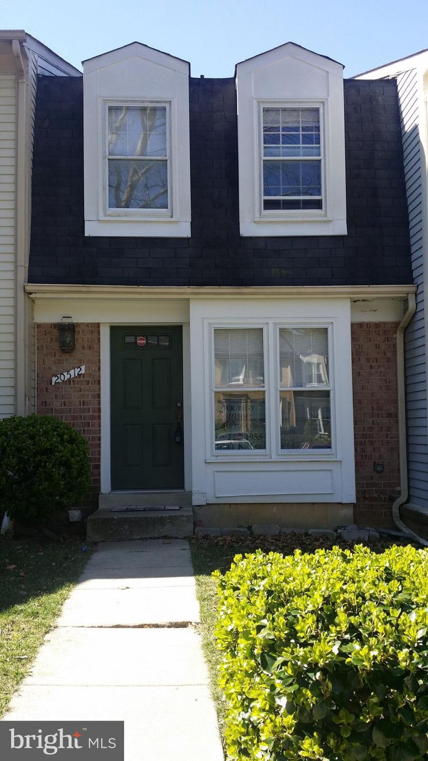 Fantastic TH located on a quiet Cul-De Sac.