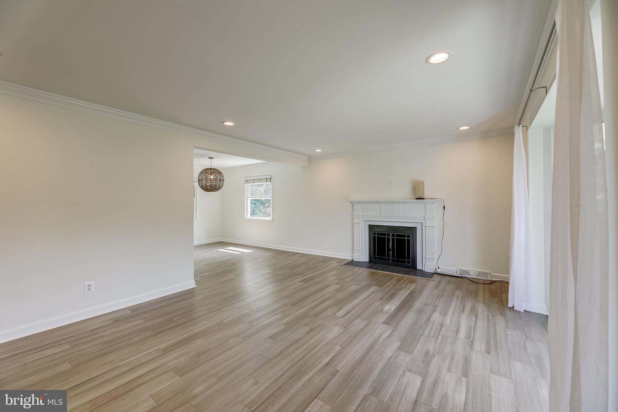 LINCOLNIA HILLS - Residential