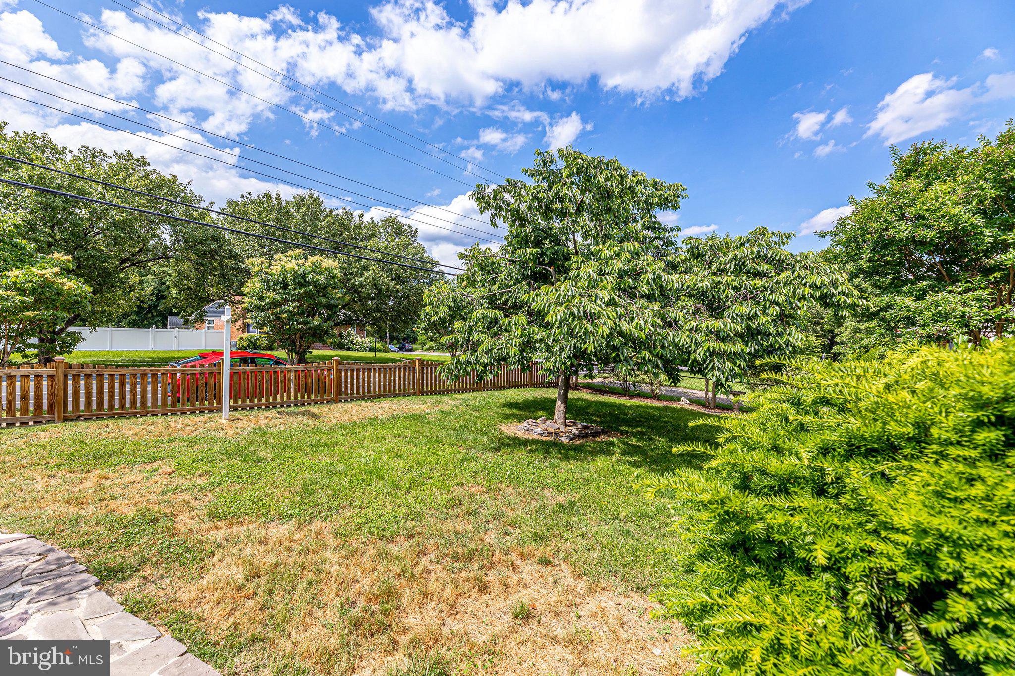 LINCOLNIA HILLS - Residential