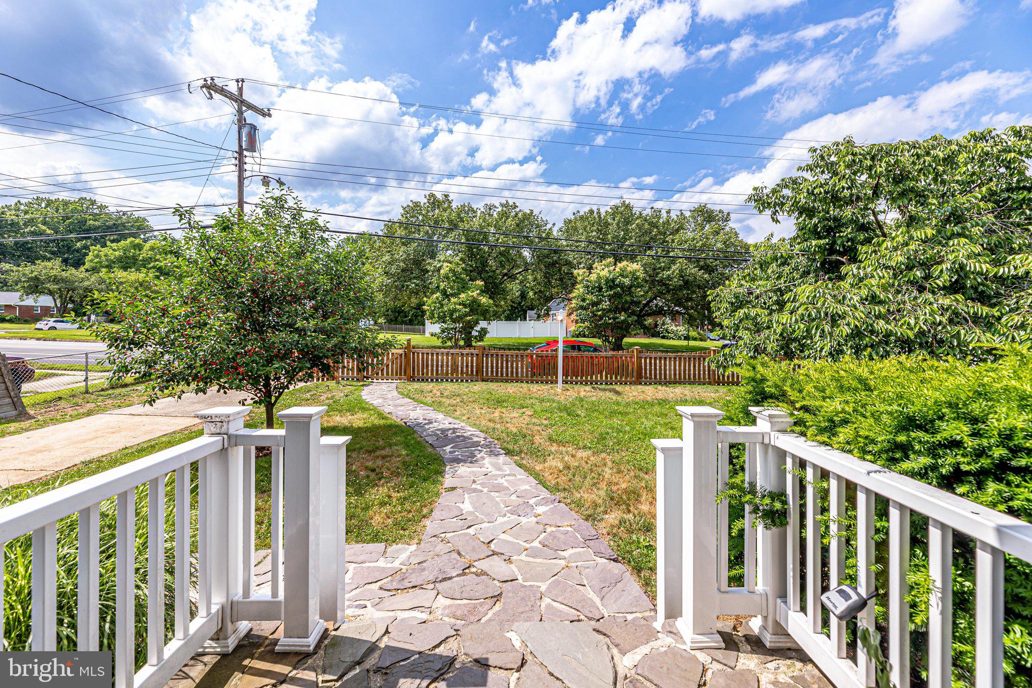 LINCOLNIA HILLS - Residential