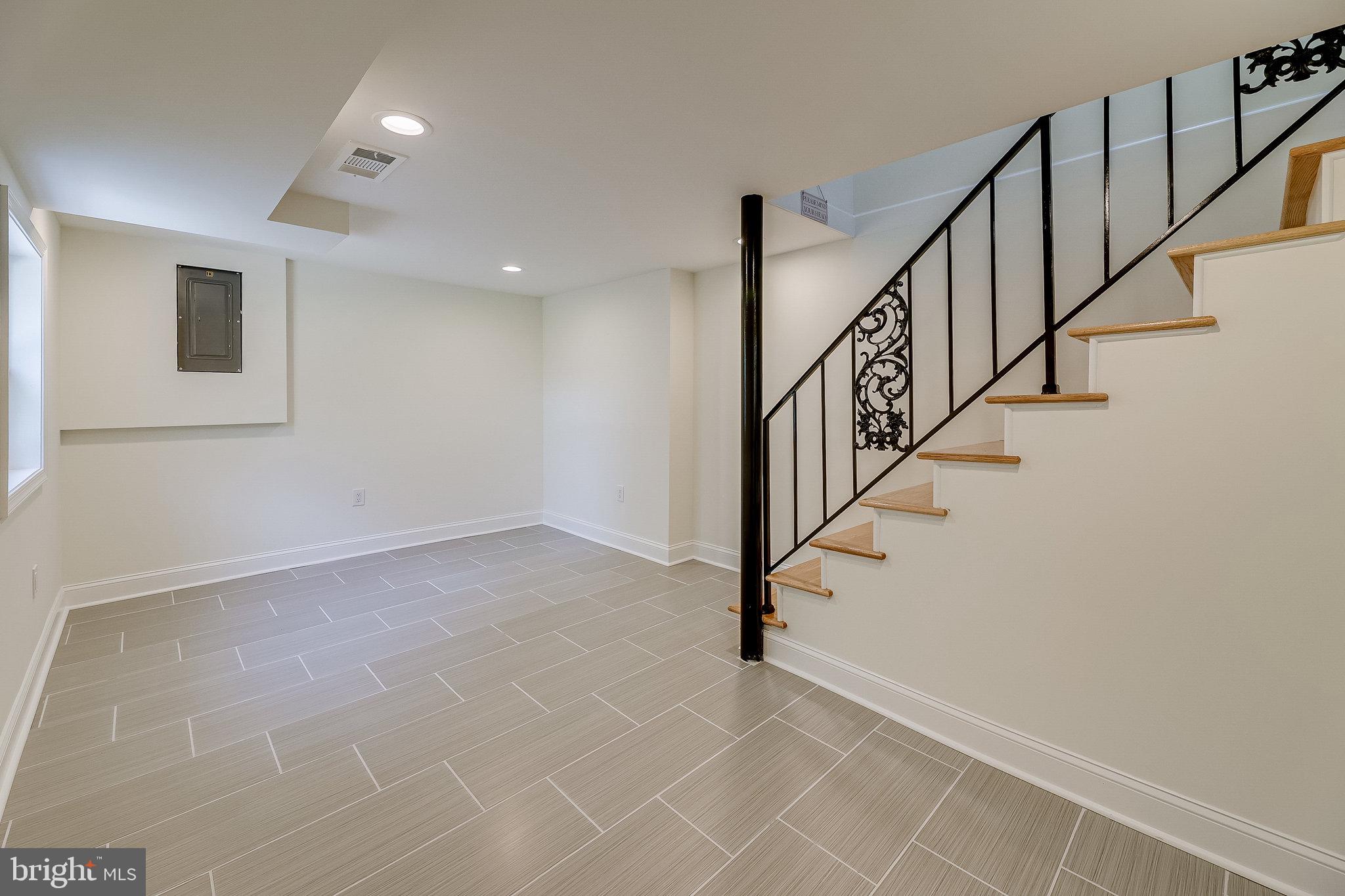 LINCOLNIA HILLS - Residential