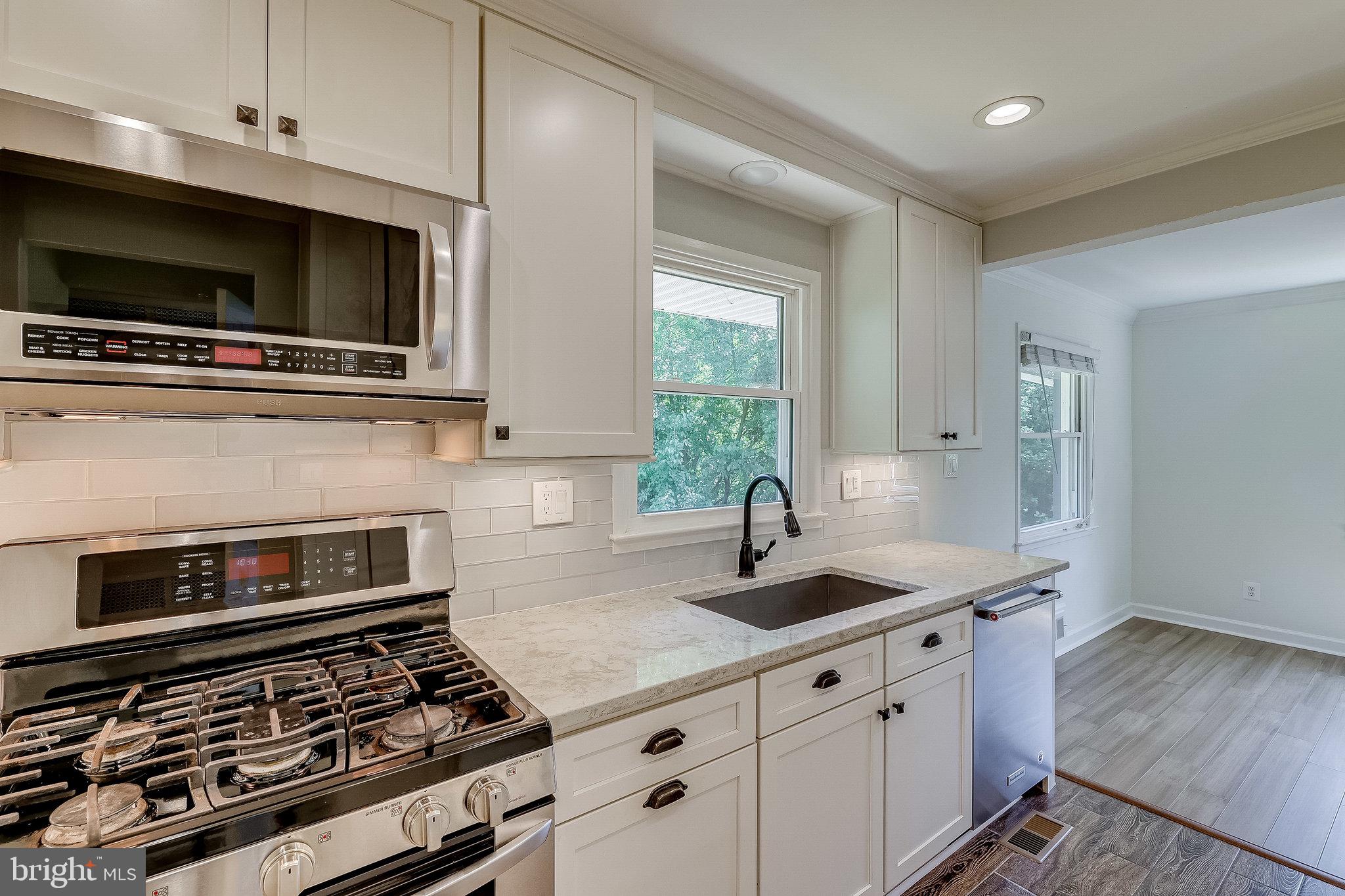 LINCOLNIA HILLS - Residential