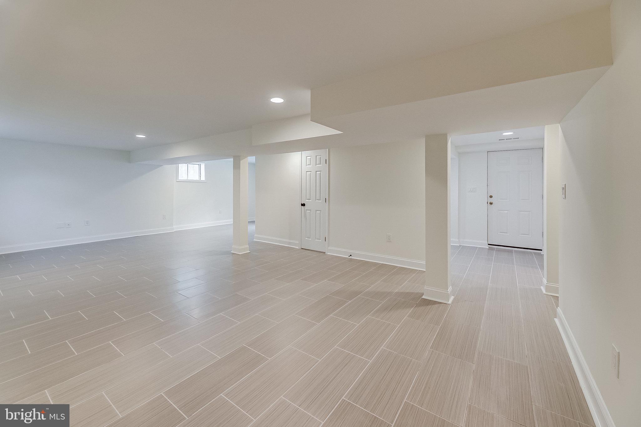 LINCOLNIA HILLS - Residential