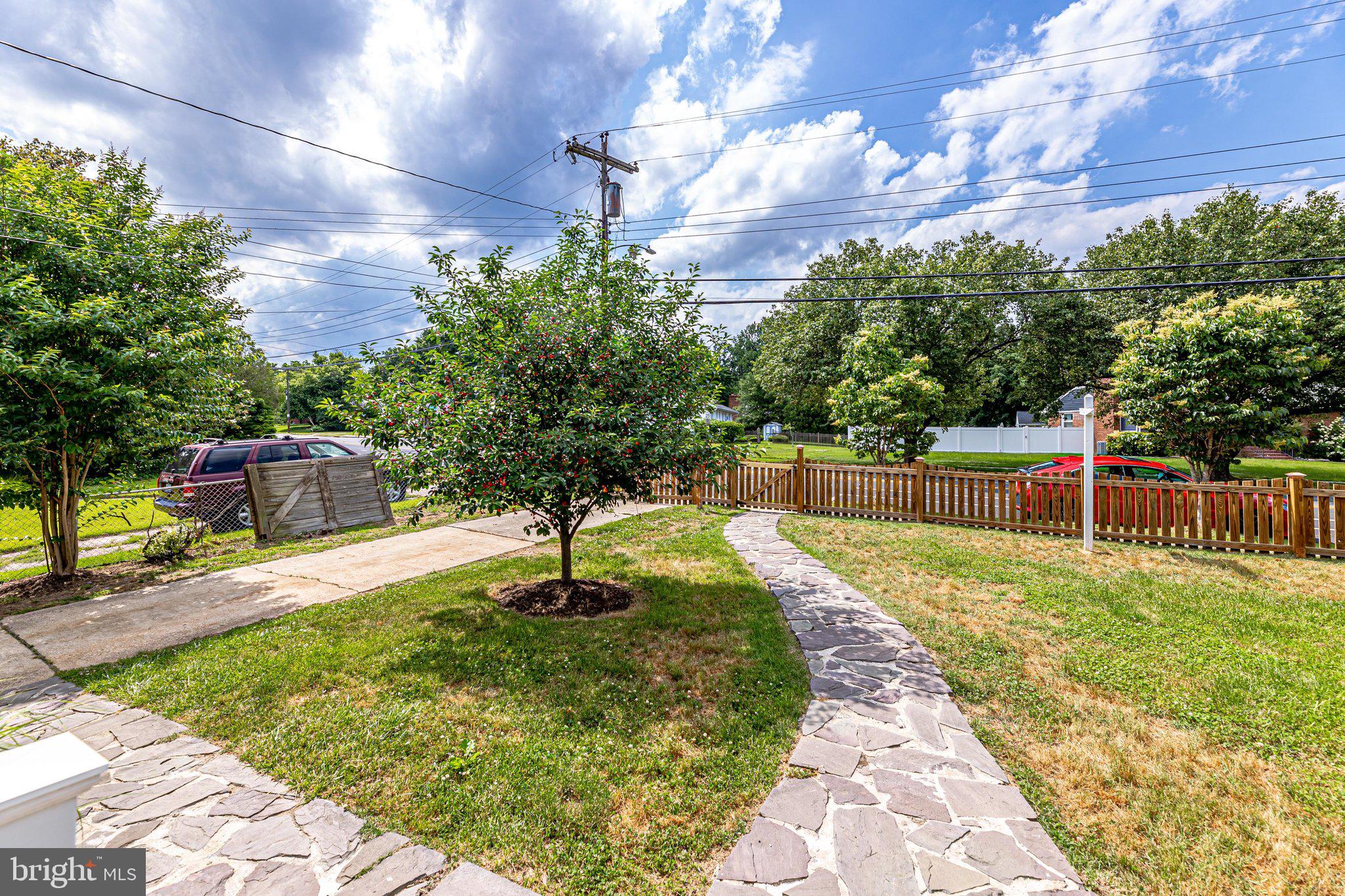 LINCOLNIA HILLS - Residential