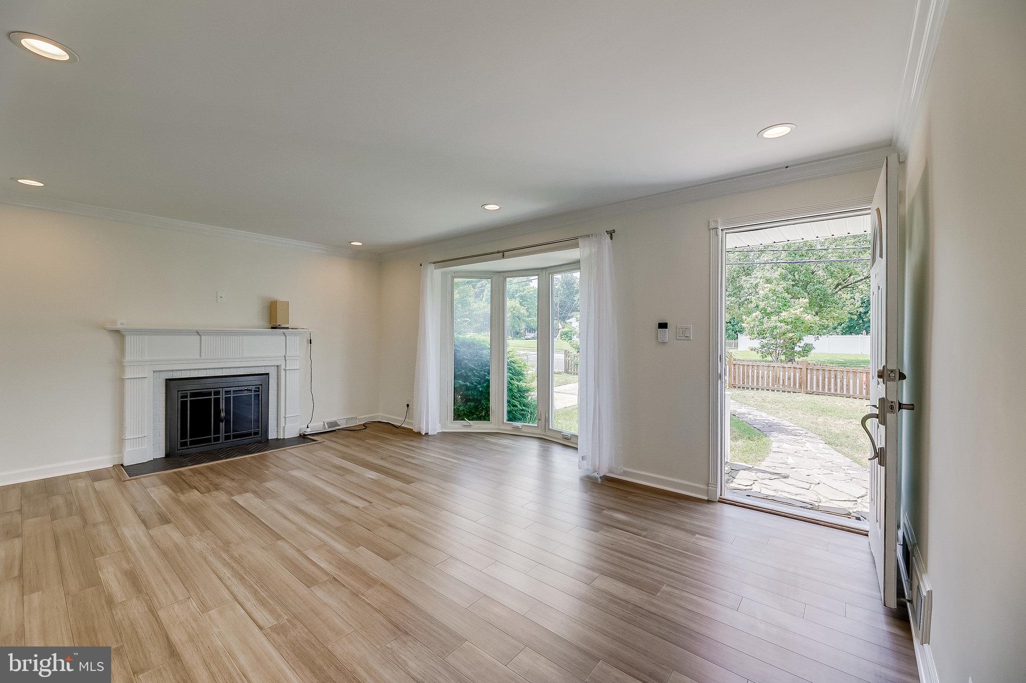 LINCOLNIA HILLS - Residential