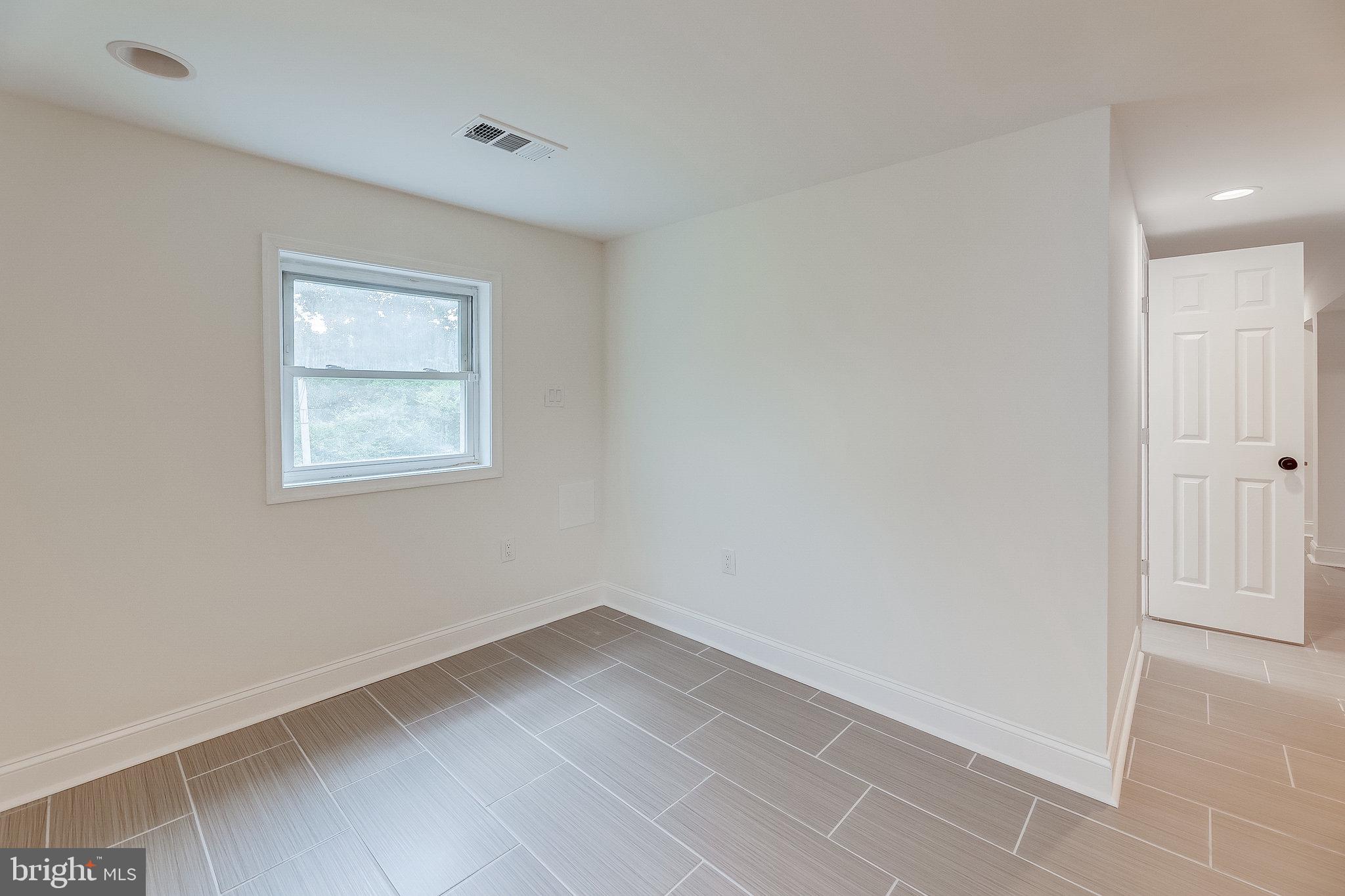 LINCOLNIA HILLS - Residential