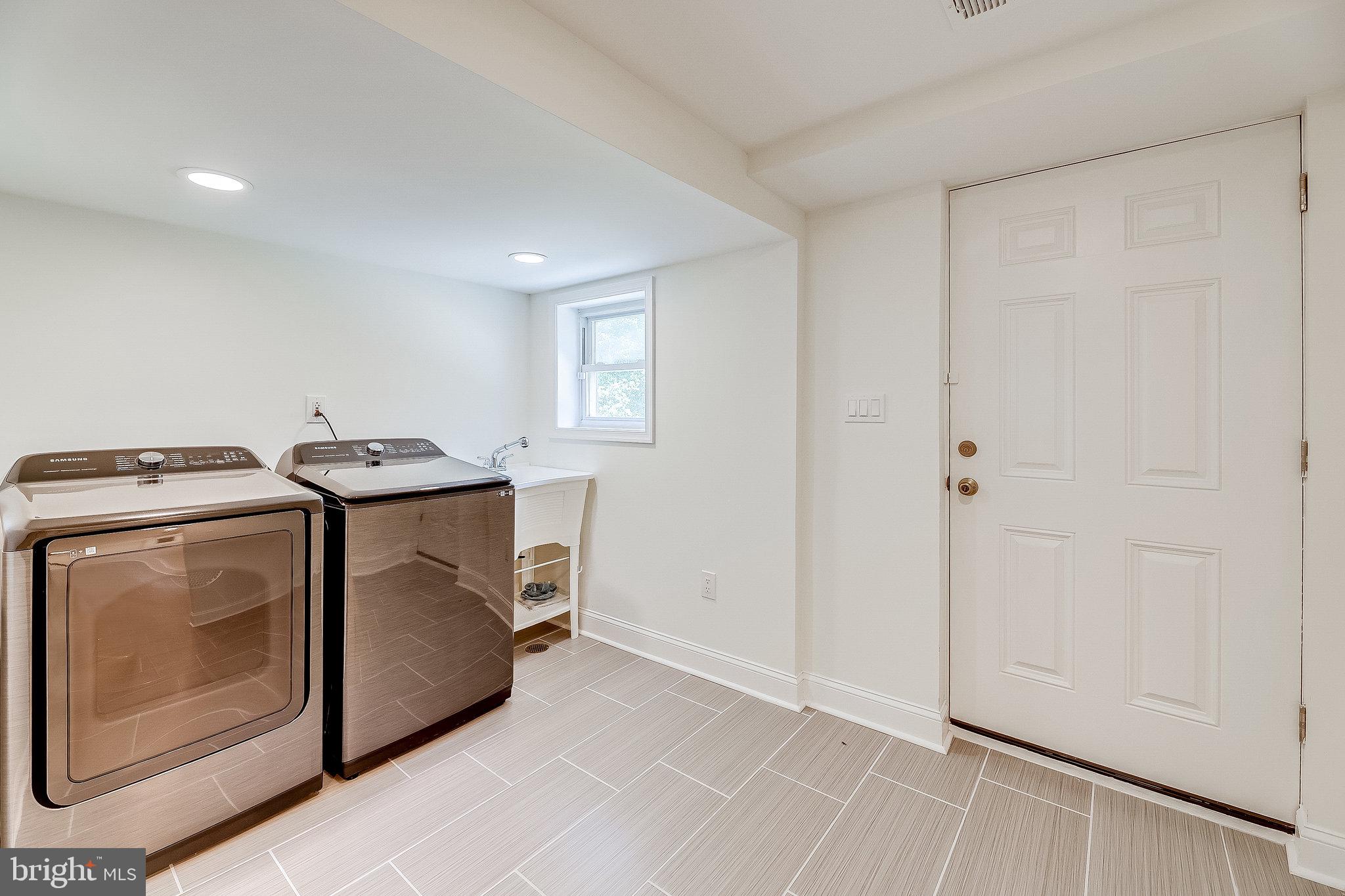 LINCOLNIA HILLS - Residential