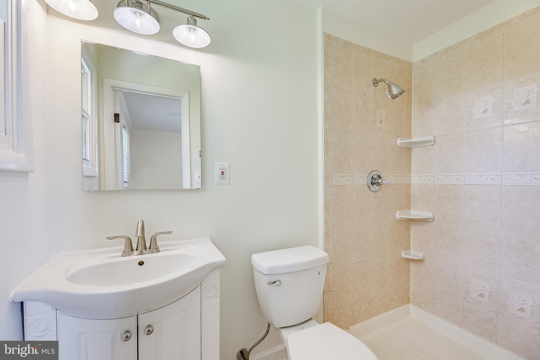 LINCOLNIA HILLS - Residential