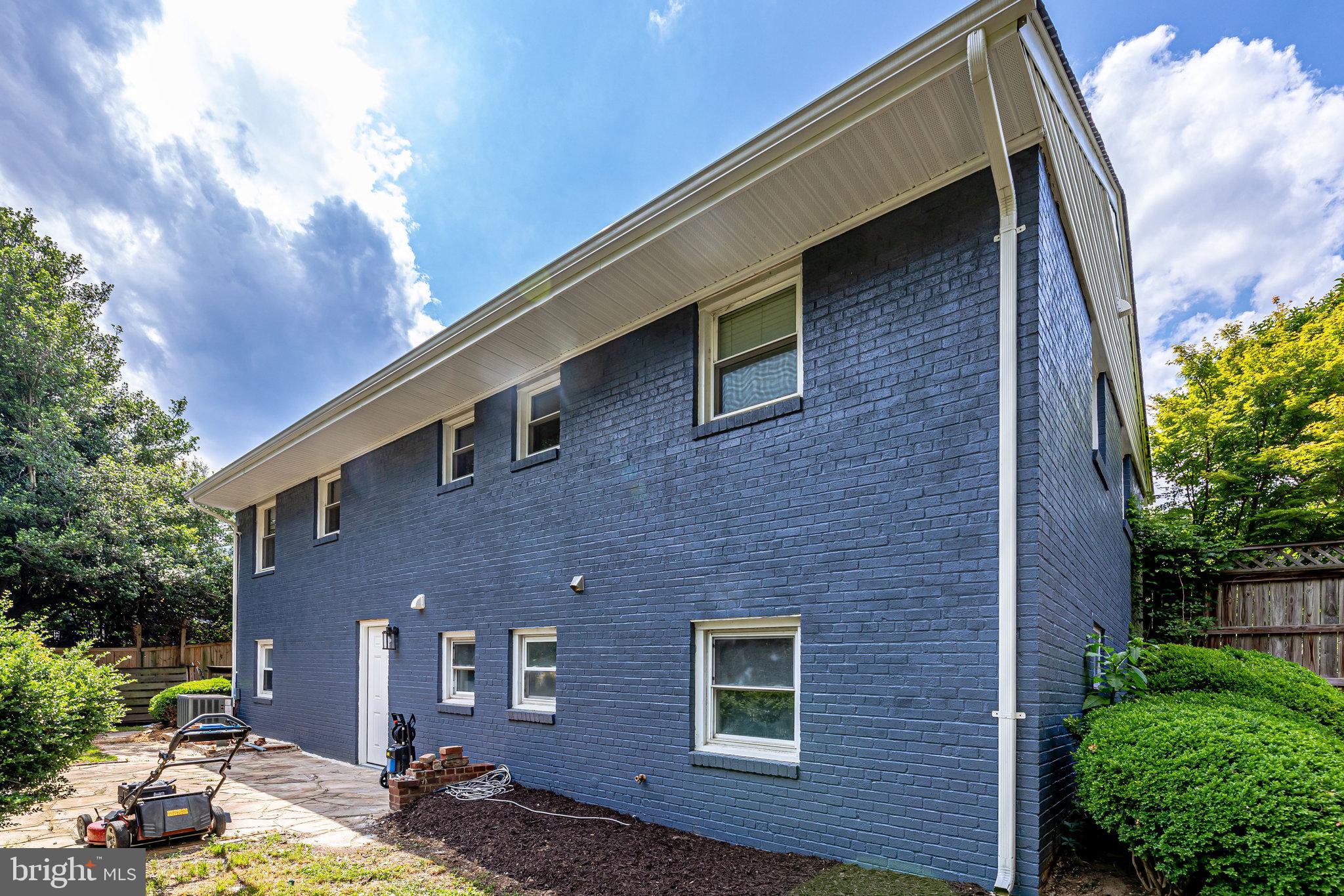 LINCOLNIA HILLS - Residential