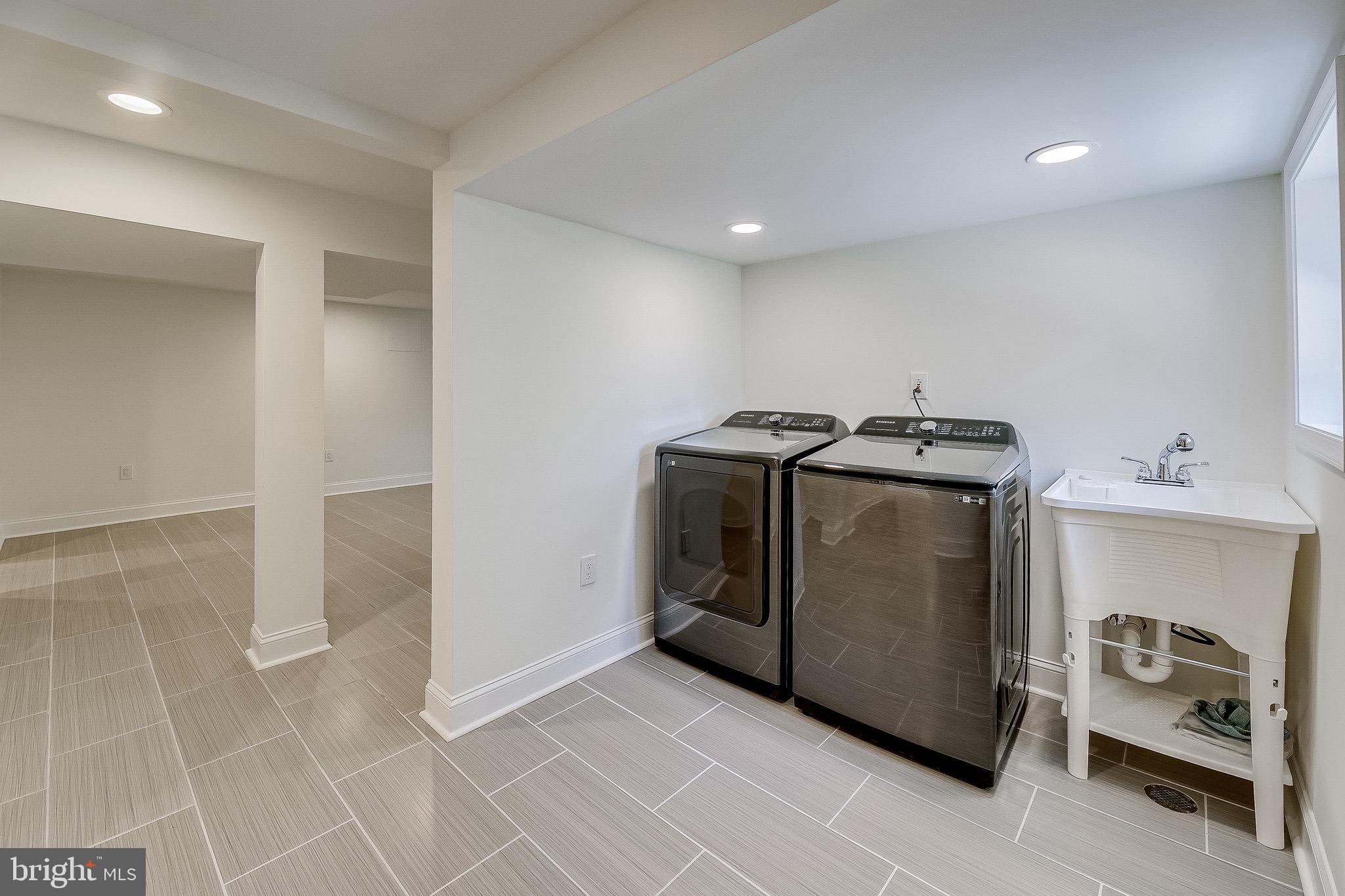 LINCOLNIA HILLS - Residential