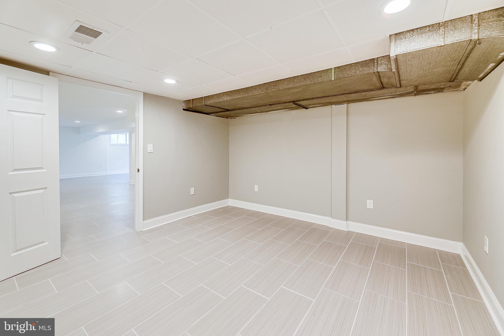 LINCOLNIA HILLS - Residential