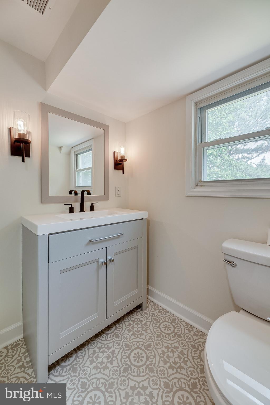 LINCOLNIA HILLS - Residential