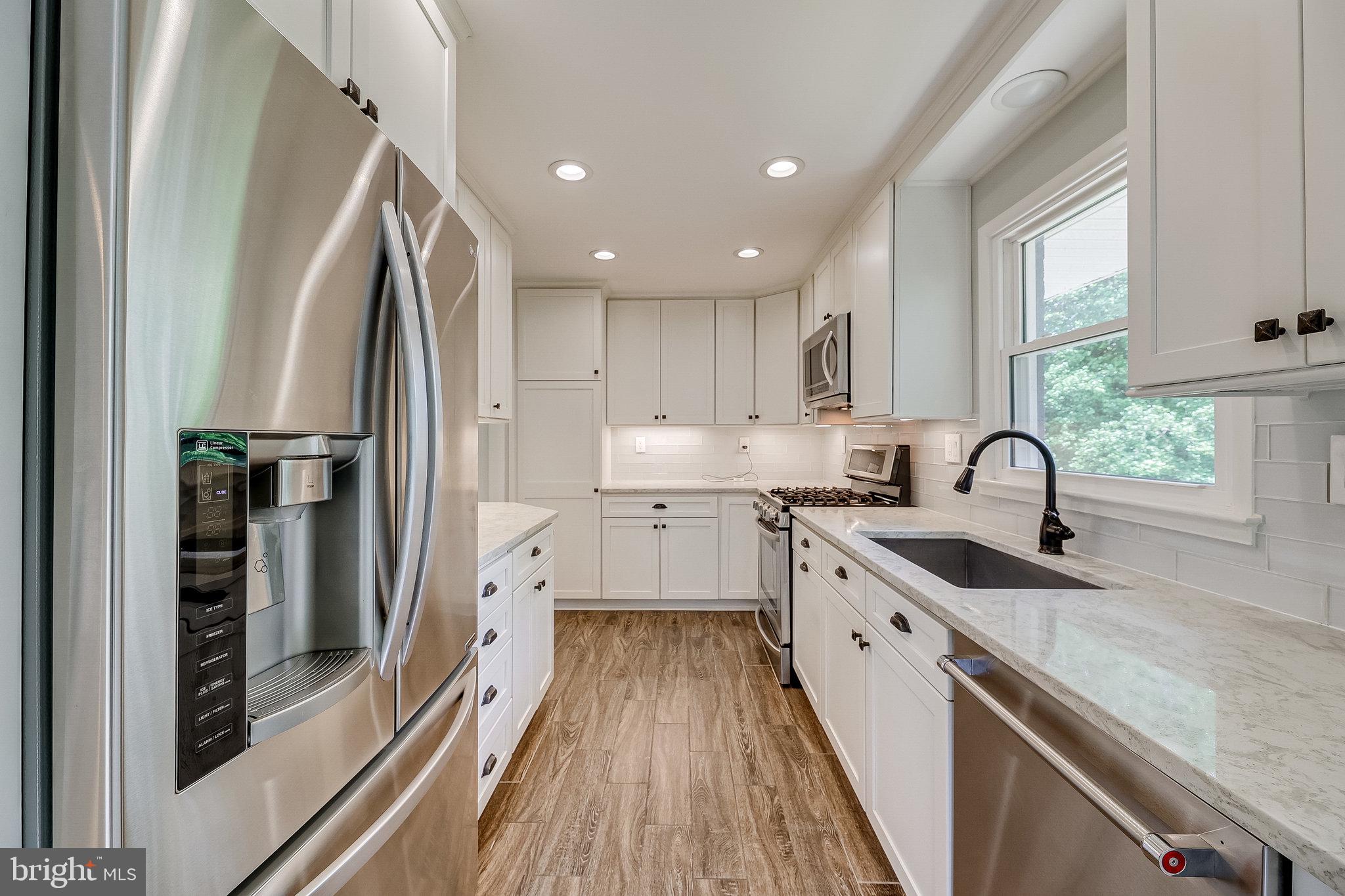 LINCOLNIA HILLS - Residential