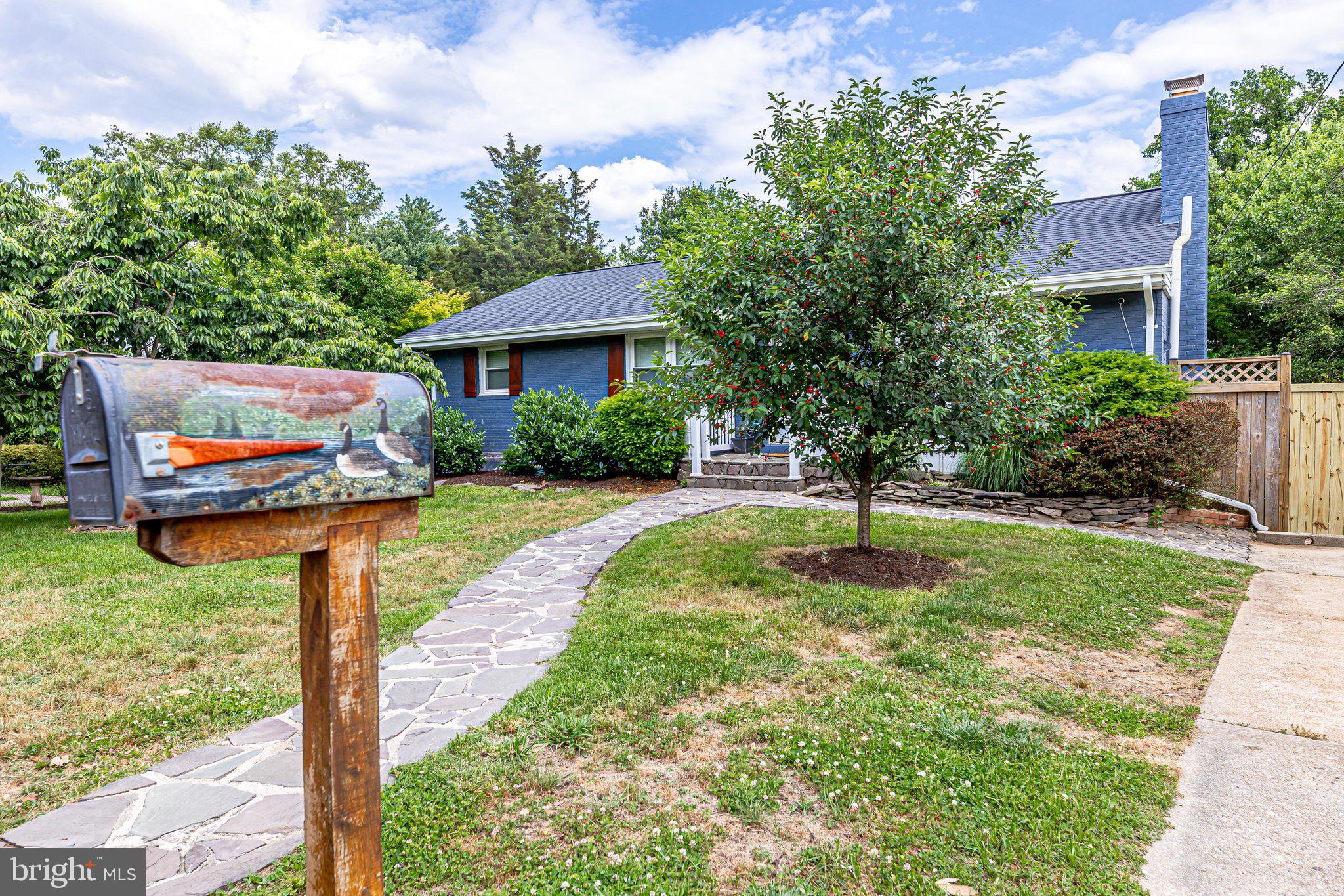 LINCOLNIA HILLS - Residential