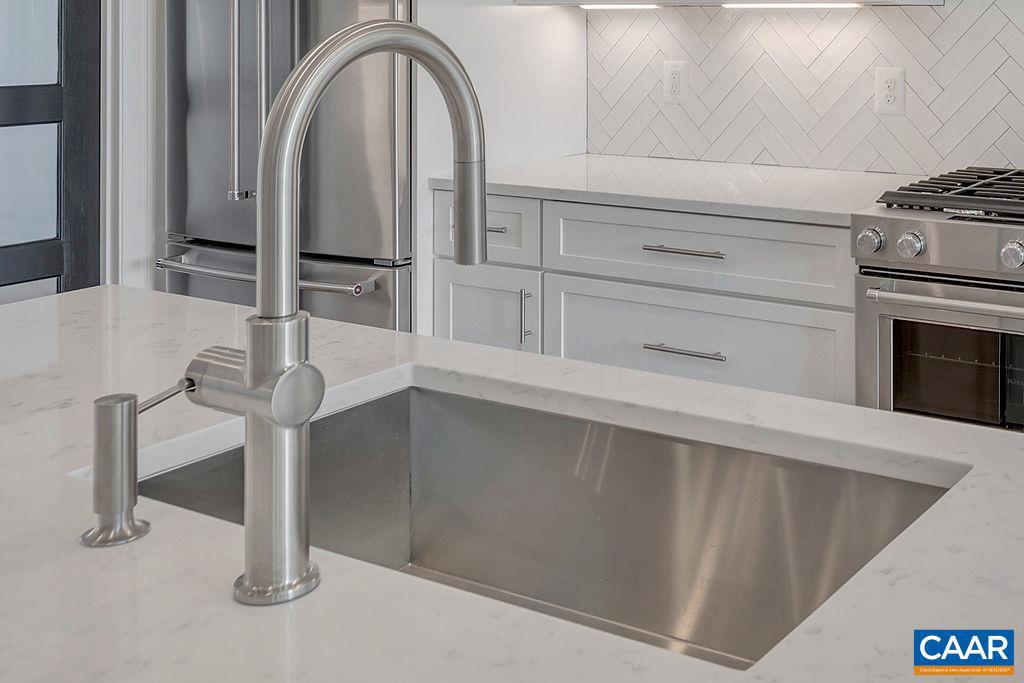 LOCHLYN HILL - Residential