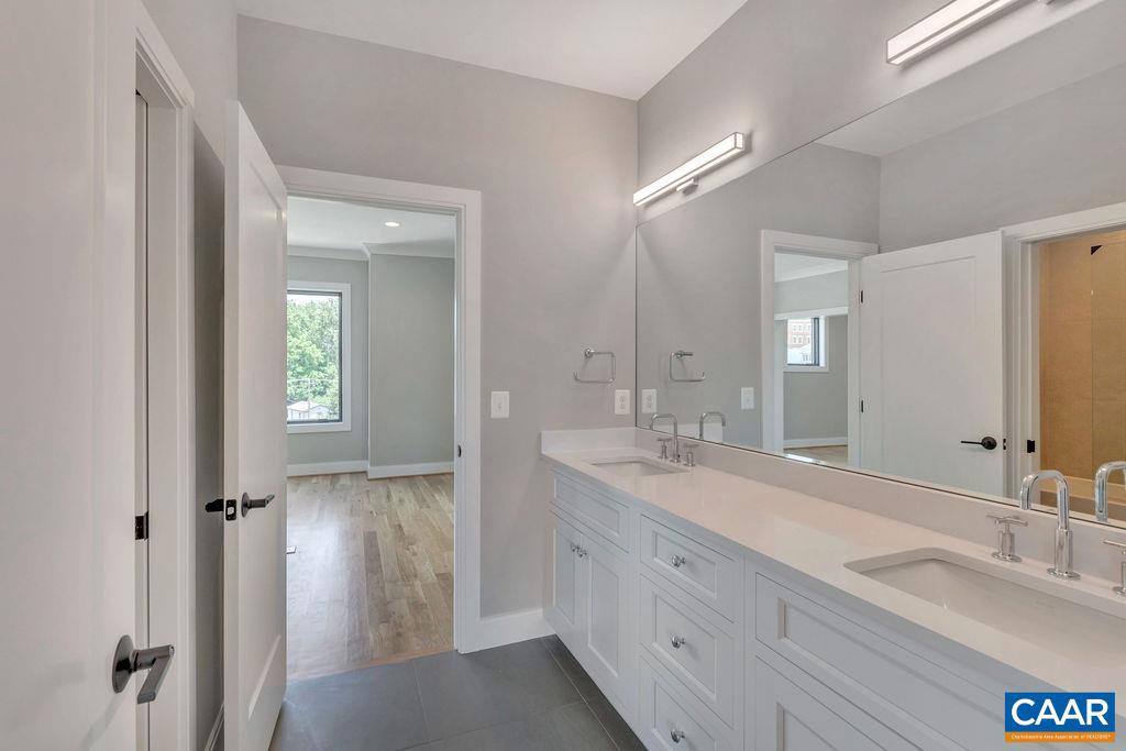 LOCHLYN HILL - Residential