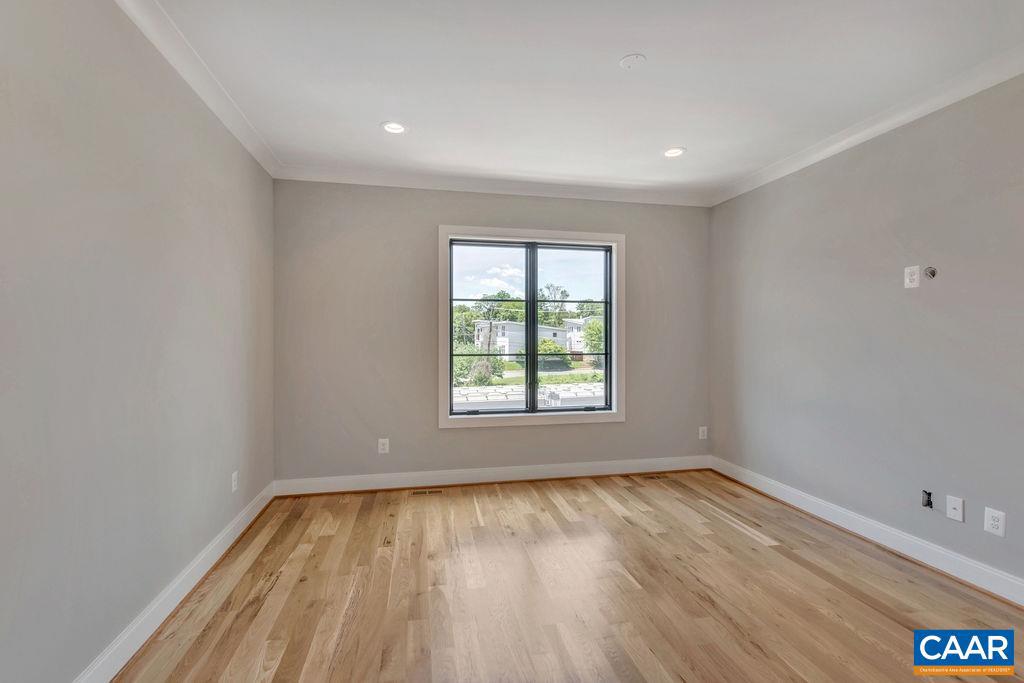 LOCHLYN HILL - Residential