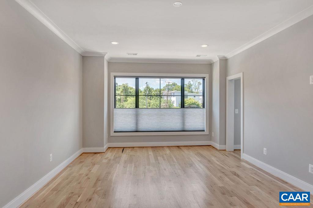 LOCHLYN HILL - Residential