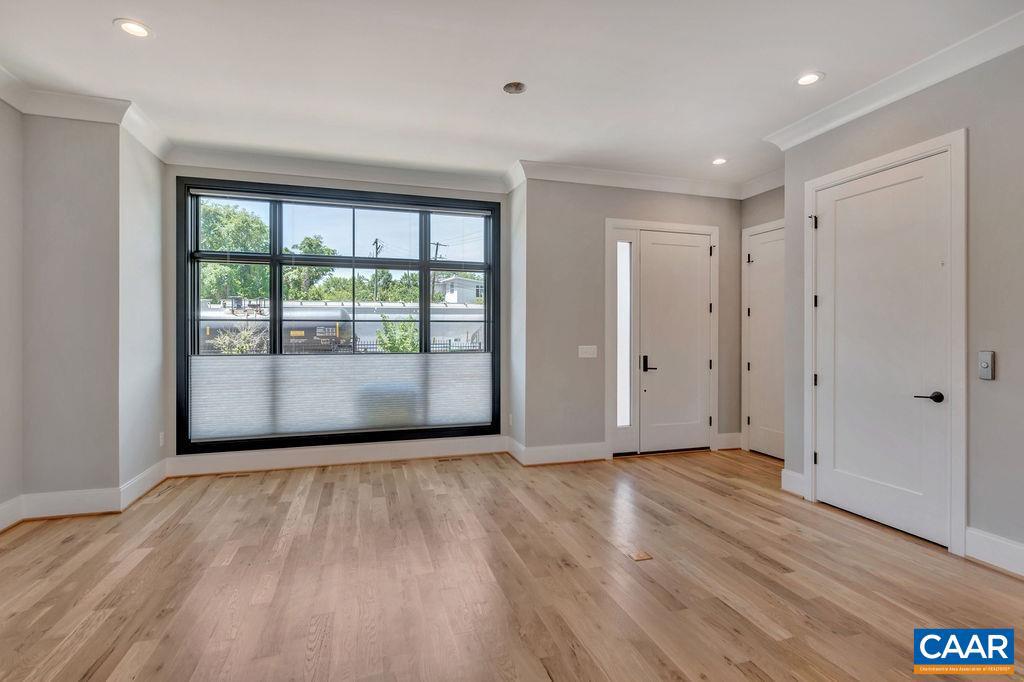 LOCHLYN HILL - Residential