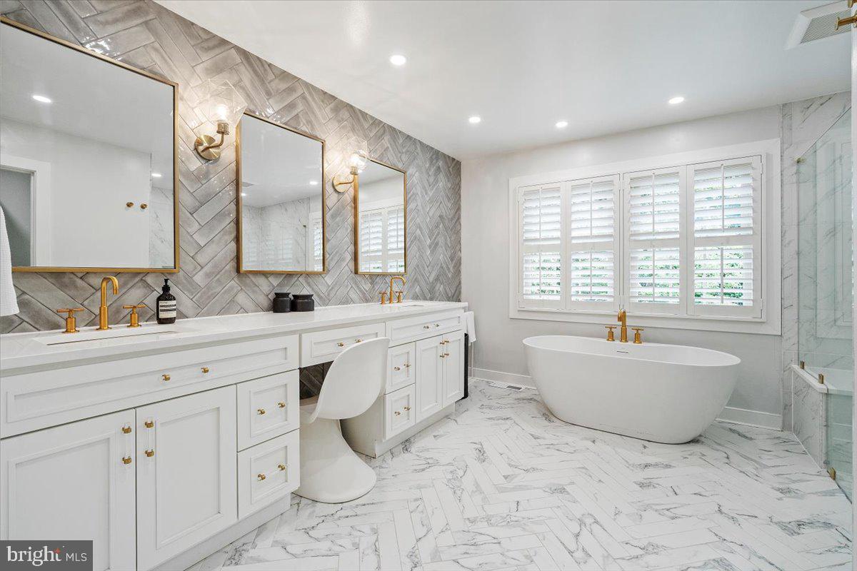 LUXMANOR - Residential