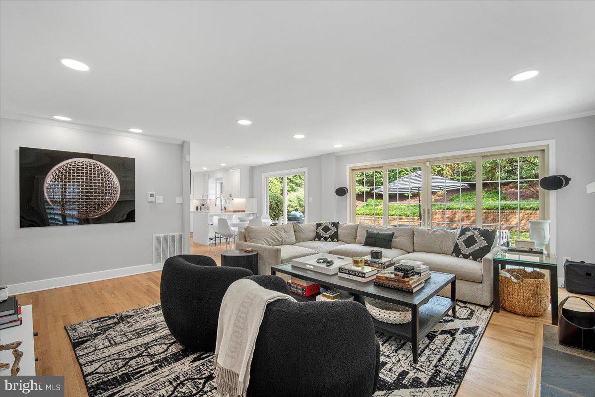 LUXMANOR - Residential