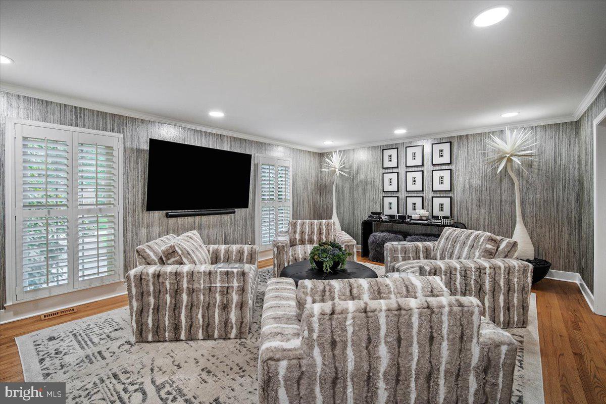 LUXMANOR - Residential