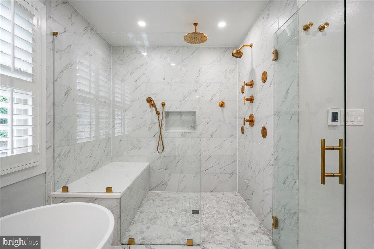 LUXMANOR - Residential