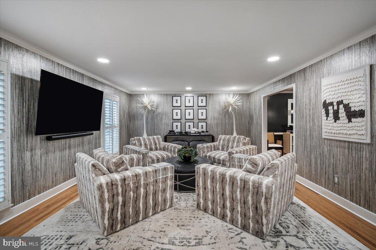 LUXMANOR - Residential