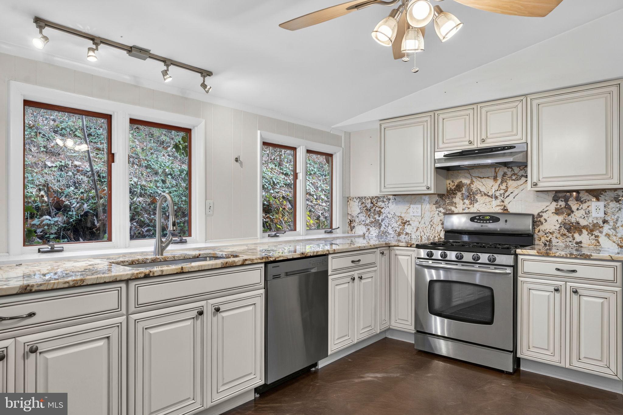 BULL RUN MOUNTAIN - Residential