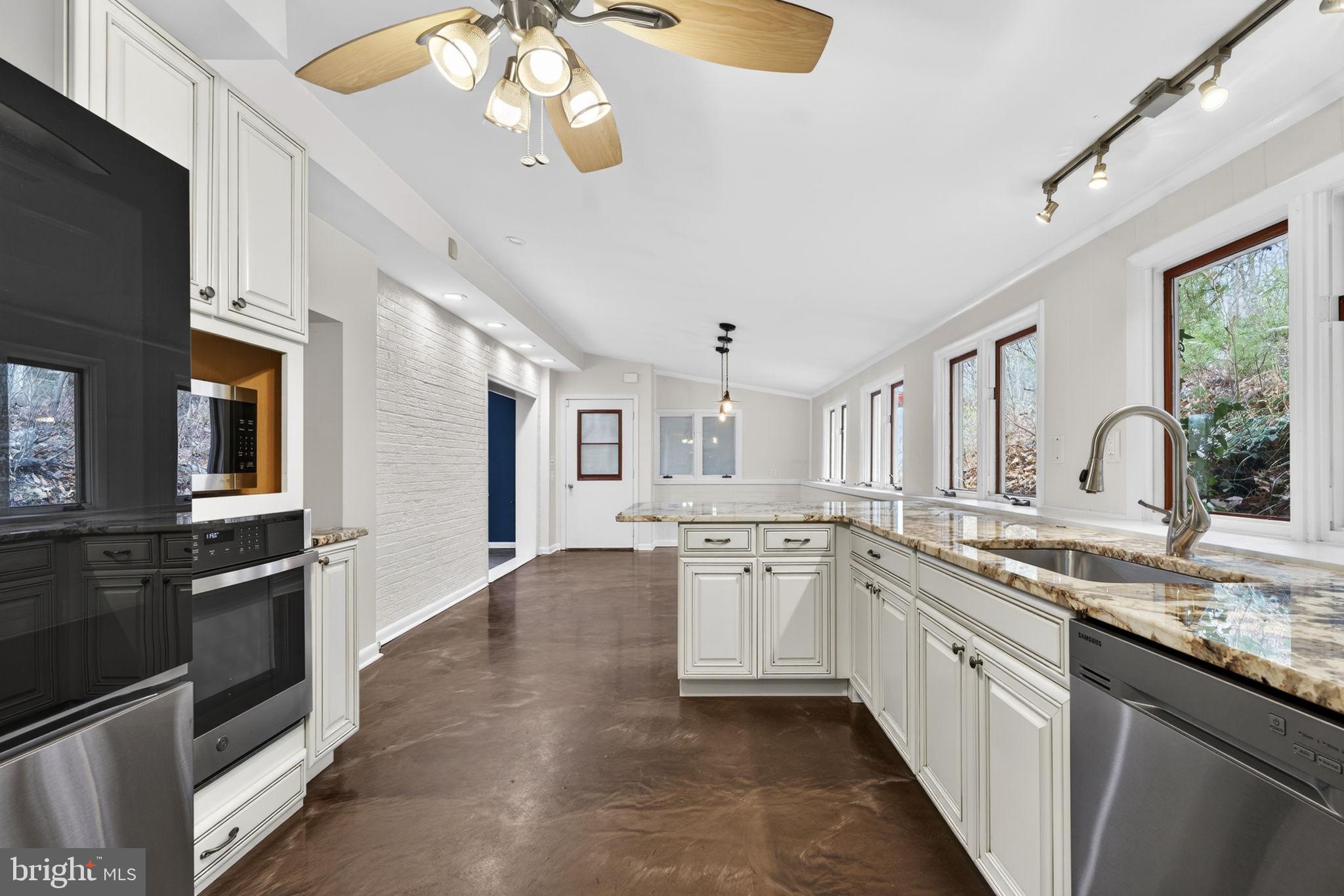 BULL RUN MOUNTAIN - Residential