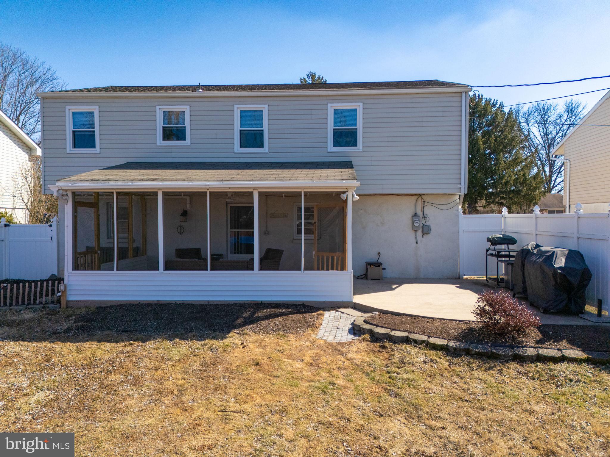 PENNSBURG - Residential