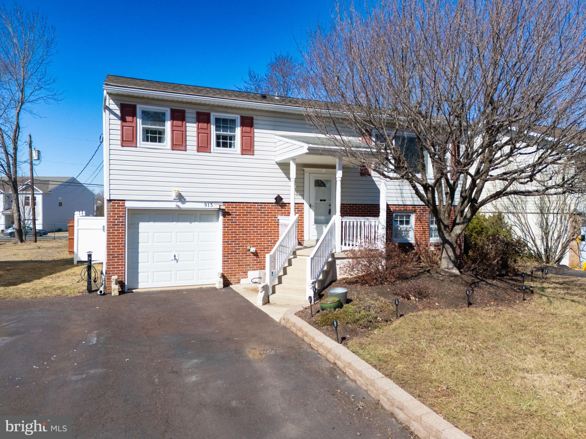 PENNSBURG - Residential