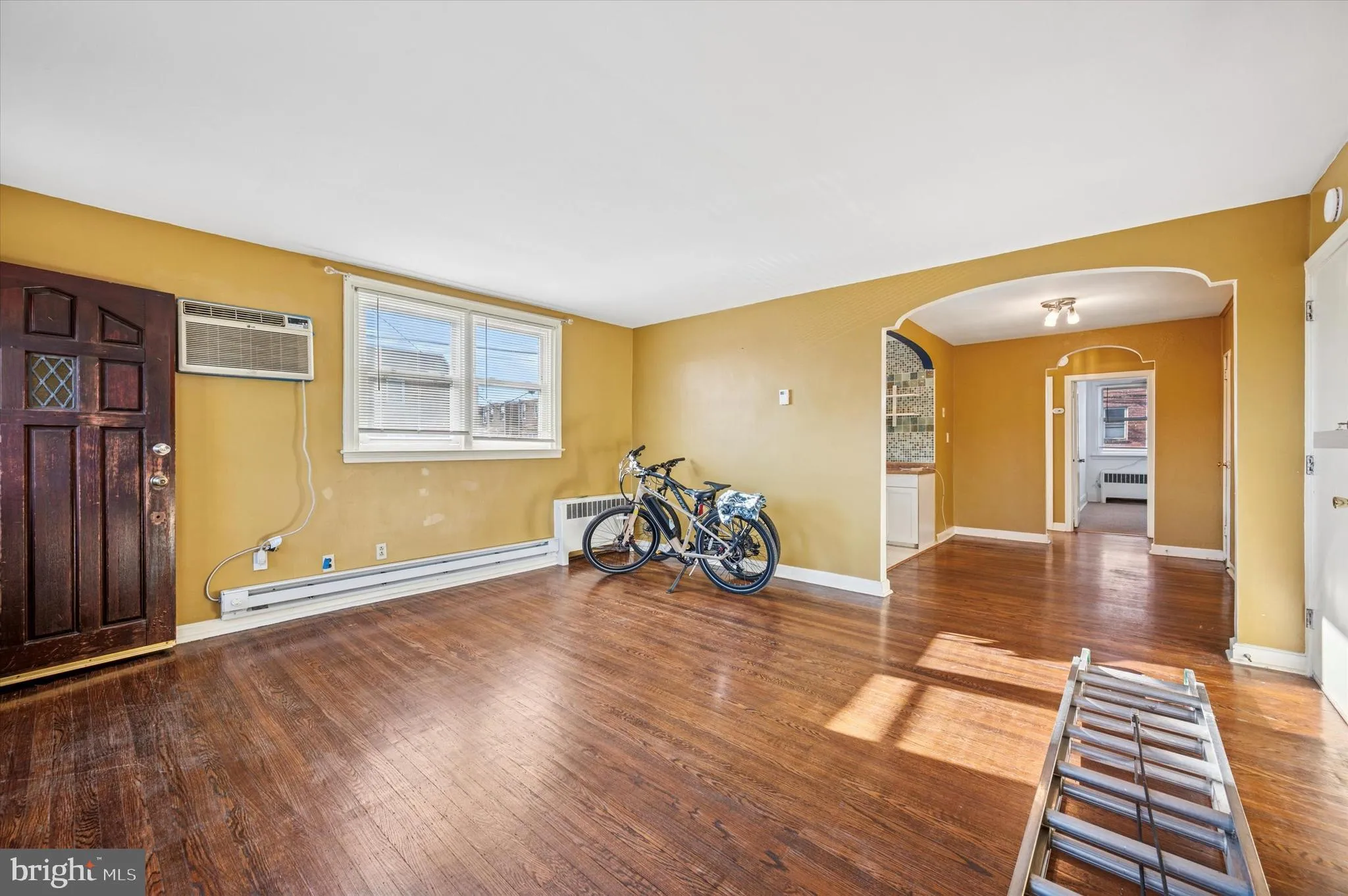 Philadelphia, Pennsylvania 19149, United States, 5 Bedrooms Bedrooms, ,Residential,Contingent,226380