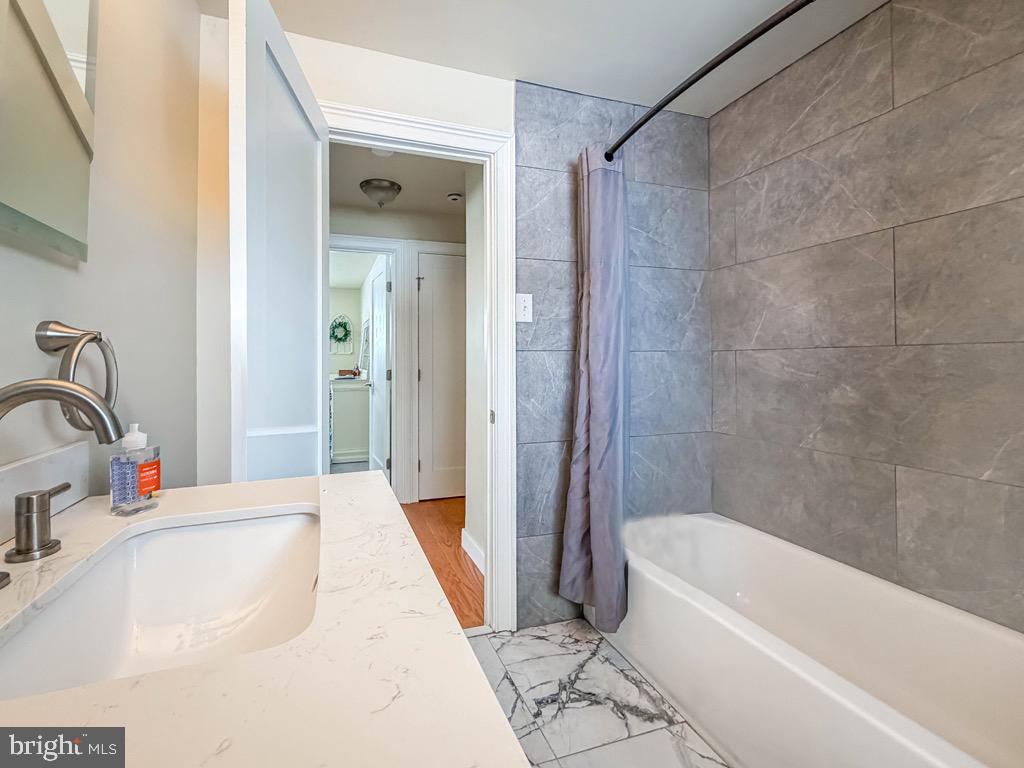 CASEY GDNS - Residential